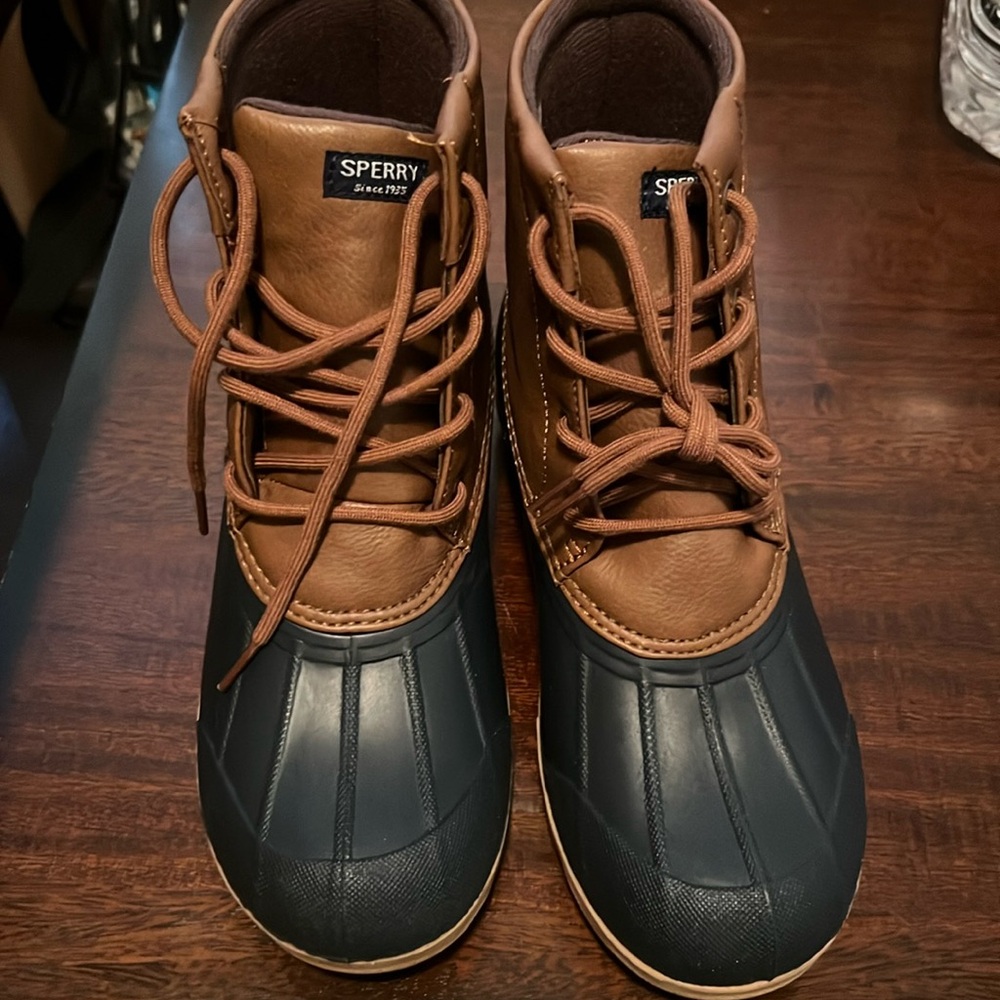 Sperry boots for Boy’s size 5M new with